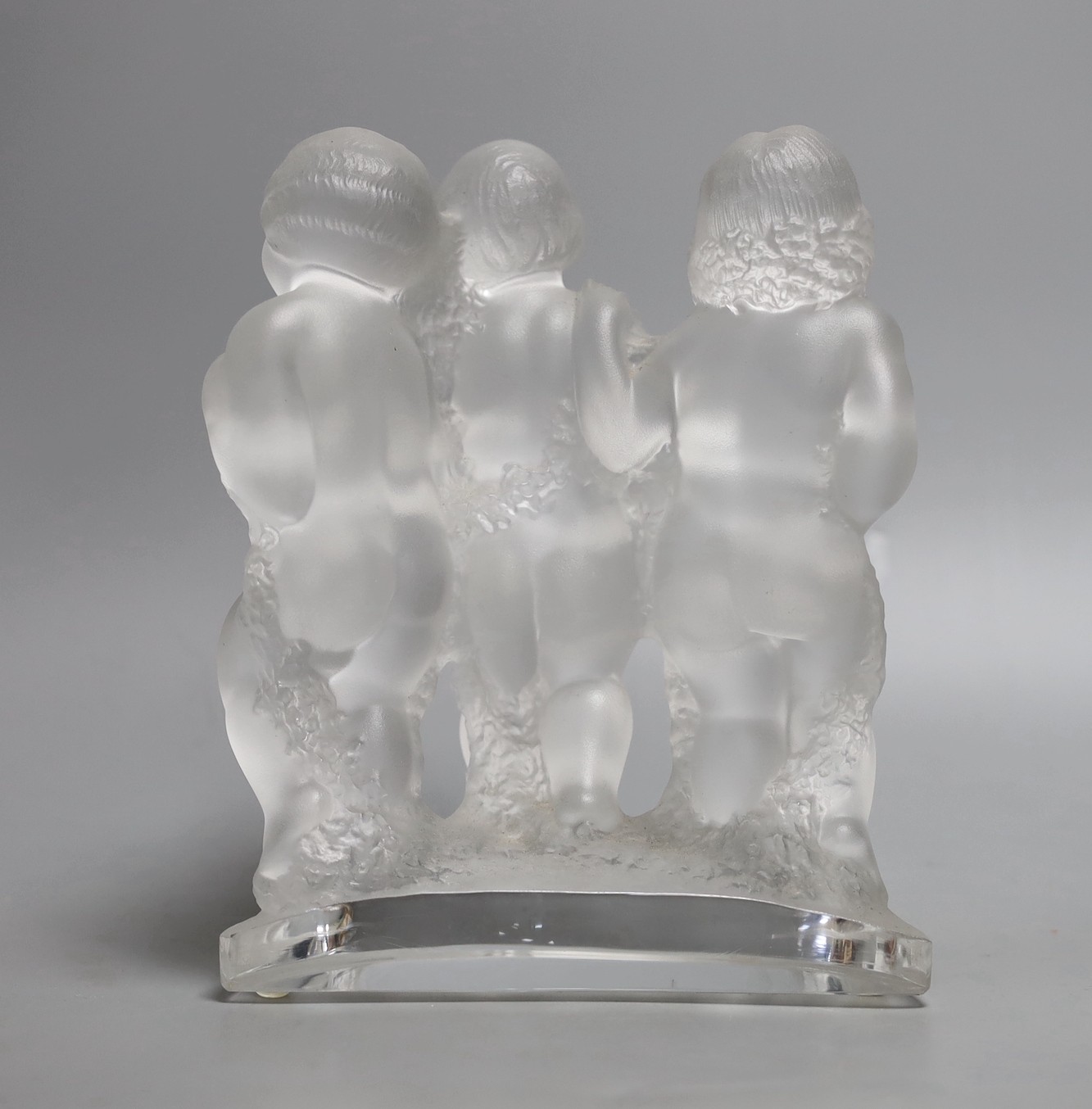 A Lalique glass trio of putti, 20cm